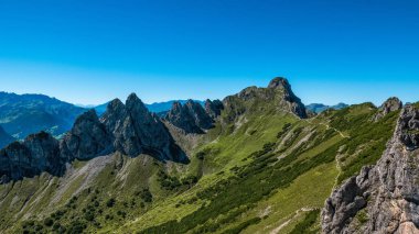 Drei Schwestern ve İsviçre, Avusturya ve Liechtestein