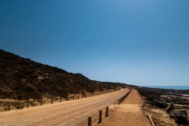 Plaj yanındaki kum yol