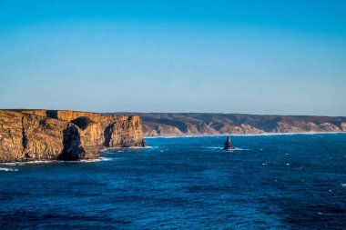 Portekiz - kayalıklarla ve okyanus