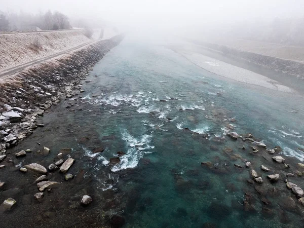 Річка і дерева взимку — стокове фото