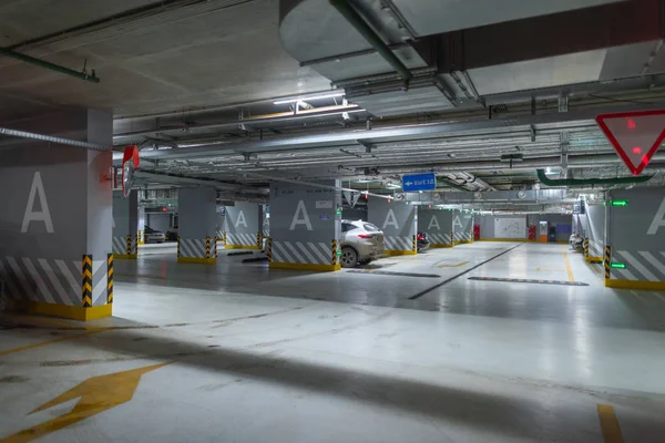 Zaryadye Parkı 'nın yeraltı otoparkı