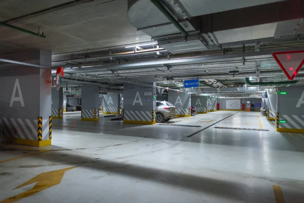 Подземная парковка парка "Зарядье" — стоковое фото