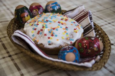 Ev yapımı Paska ve boyalı yumurta Paskalya kutlamaları