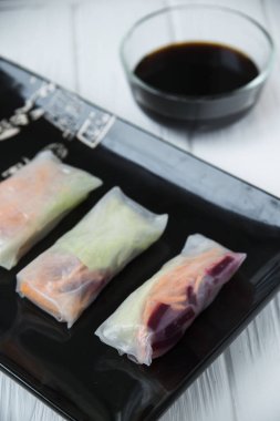 sağlıklı snack Asya böreği sebze, Balık ve pirinç ile erişte