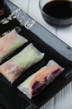 sağlıklı snack Asya böreği sebze, Balık ve pirinç ile erişte