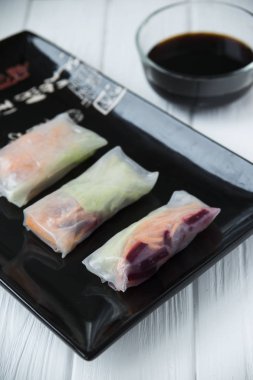 sağlıklı snack Asya böreği sebze, Balık ve pirinç ile erişte