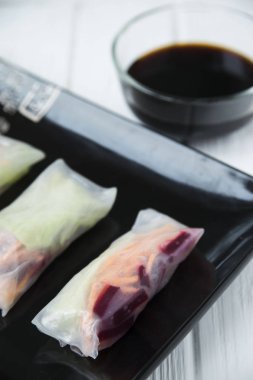 sağlıklı snack Asya böreği sebze, Balık ve pirinç ile erişte