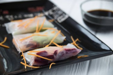 sağlıklı snack Asya böreği sebze, Balık ve pirinç ile erişte