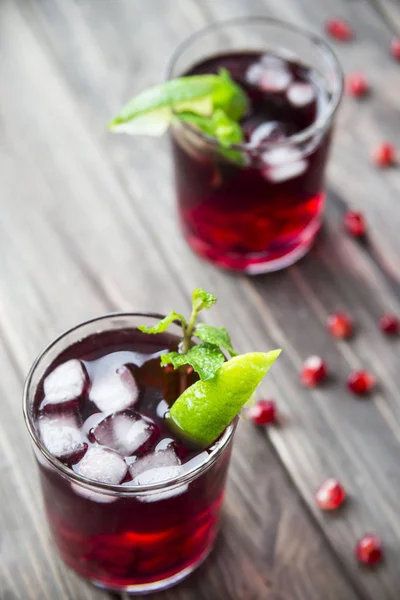 Pomegranate cocktail with pomegranate seeds, lime and mint. alcoholic and non-alcoholic — Stock Photo, Image