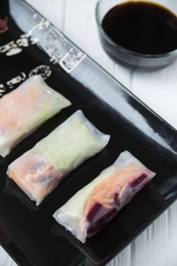 sağlıklı snack Asya böreği sebze, Balık ve pirinç ile erişte