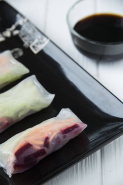 sağlıklı snack Asya böreği sebze, Balık ve pirinç ile erişte