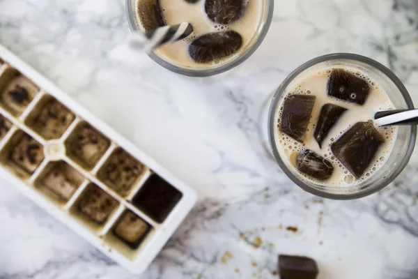 Kostičky mražené kávy s mlékem — Stock fotografie