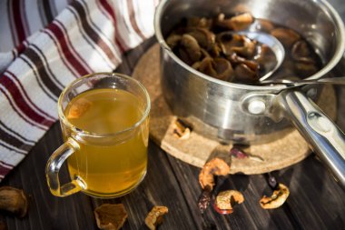 kurutulmuş elma ve rose hips Komposto