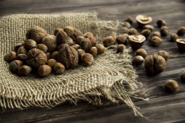 fındık ve ceviz kabuğundaki ve çul kabuk olmadan