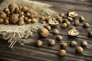 fındık ve ceviz kabuğundaki ve çul kabuk olmadan