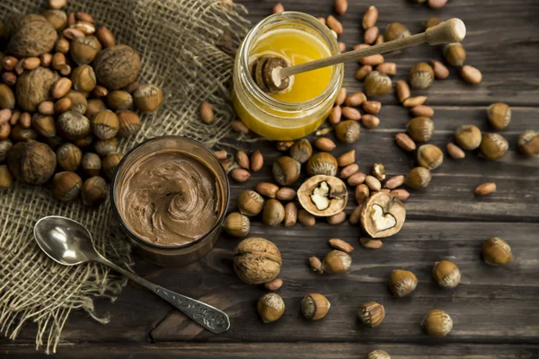 Nut paste of peanuts, walnuts and hazelnuts with honey