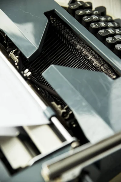Vintage typemachine voor een journalist, de copywriter, de schrijver of de dichter — Stockfoto