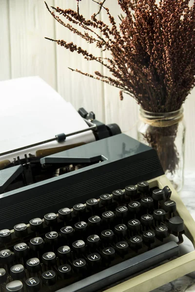 记者、 文案、 作家或诗人的老式打字机 — 图库照片