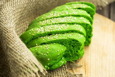 Susam - yeşil meyve yakın ile yeşil ekmek