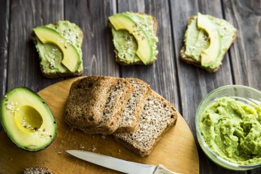 sandviç ile avokado Yapıştır