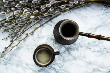 sabah kahvesi bir grup söğüt mermer bir masada çırpı