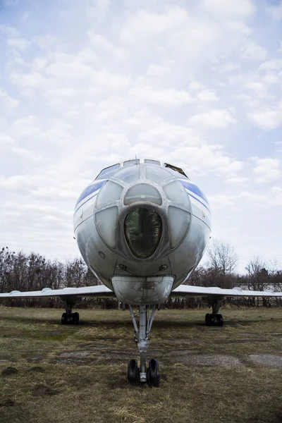 Planet och dess delar på marken i flygmuseet — Stockfoto