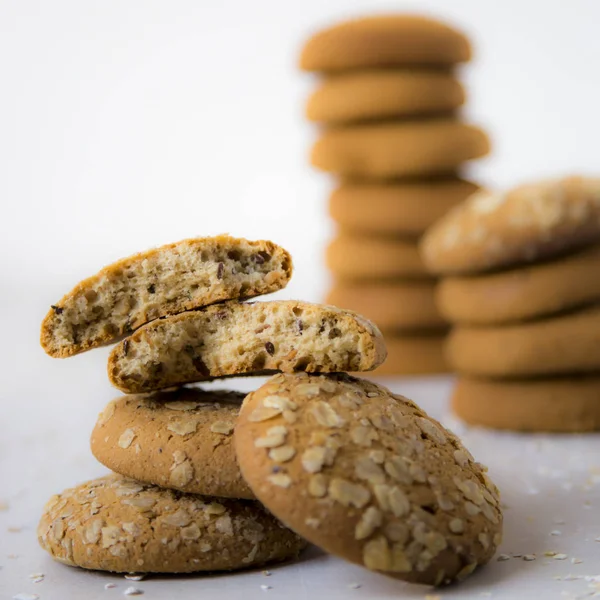 Oatmeal cookies as a useful breakfast or snack — Stock Photo, Image