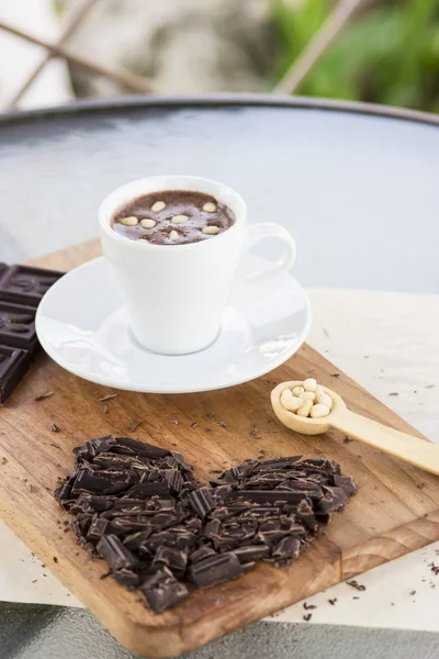 Horká čokoláda s piniovými oříšky — Stock fotografie