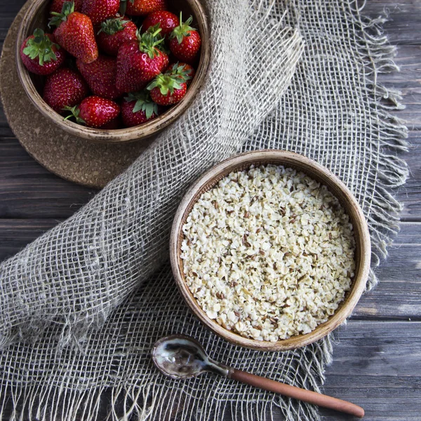 Çocuklar ve yetişkinler için sağlıklı sağlıklı kahvaltı yaz veya bahar