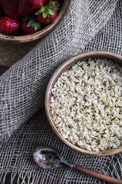 Çocuklar ve yetişkinler için sağlıklı sağlıklı kahvaltı yaz veya bahar