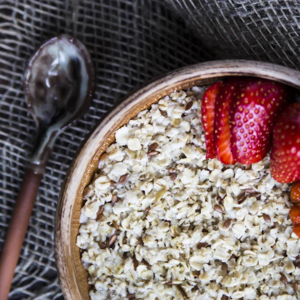 Çocuklar ve yetişkinler için sağlıklı sağlıklı kahvaltı yaz veya bahar