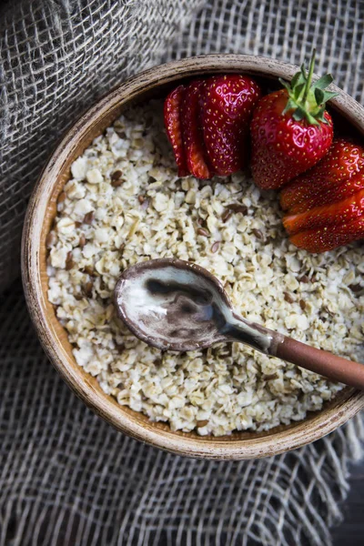 Çocuklar ve yetişkinler için sağlıklı sağlıklı kahvaltı yaz veya bahar