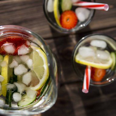 Buz ile Diyet içeceği. Kalori olmadan