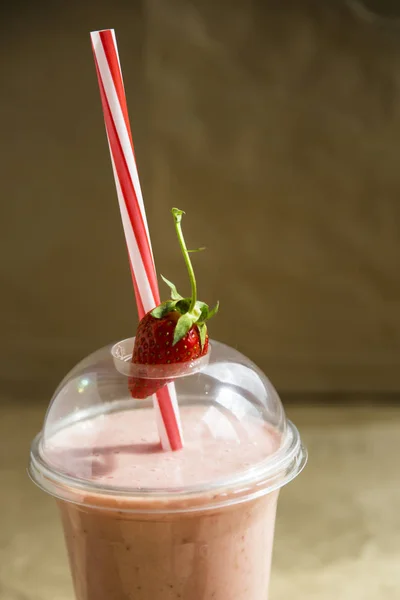 Healthy summer smoothies to go in a plastic cup