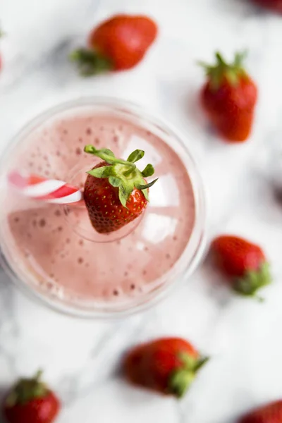 Healthy summer smoothies to go in a plastic cup