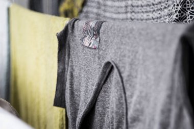 Temiz yıkanmış çamaşır evde kurutulur