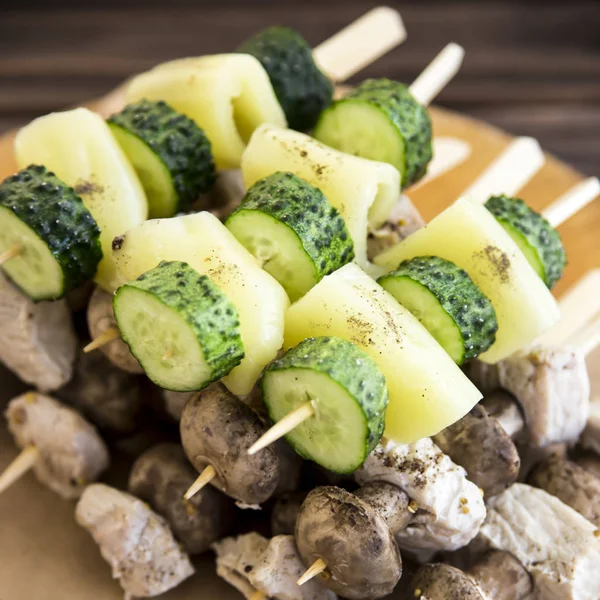 Churrasco de verão para uma pequena empresa - mini kebabs — Fotografia de Stock