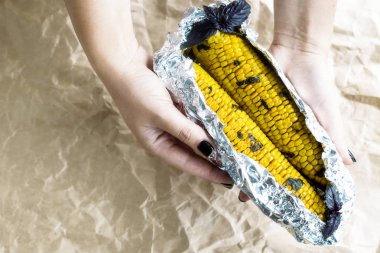 Yaz vejetaryen tabağı, ızgara veya fırında pişmiş