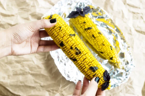 Yaz vejetaryen tabağı, ızgara veya fırında pişmiş