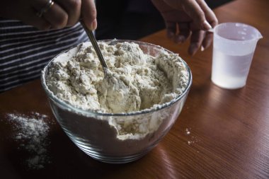 Ev yapımı ekmek bütün aile için pişirme