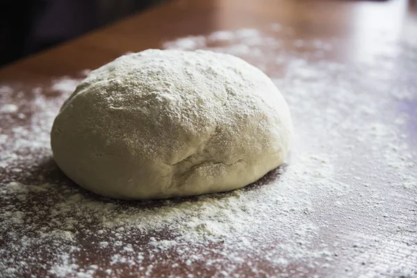 Hornear pan casero para toda la familia — Foto de Stock