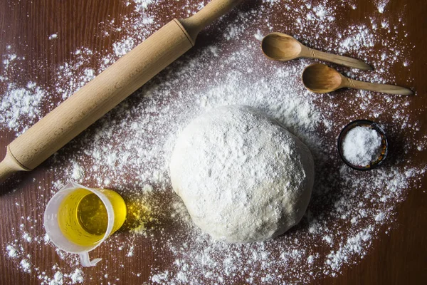 Hornear pan casero para toda la familia — Foto de Stock