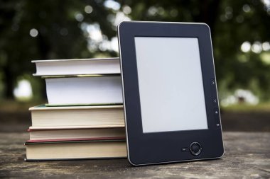 E-kitap ve kağıt arasında seçim kavramı