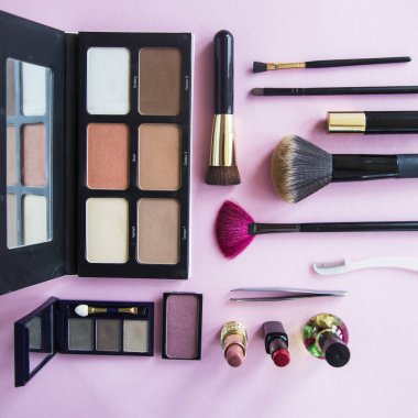 Makyaj - uygulamak için anlamına gelir toz, ruj, şekillendirme ve daha fazlası