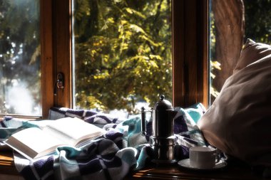 ev için sonbahar gün yerde sarılmanın