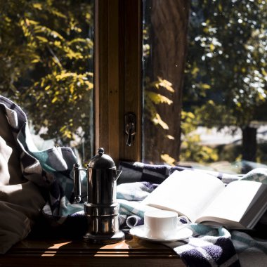 ev için sonbahar gün yerde sarılmanın