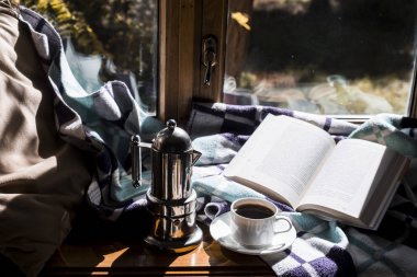 ev için sonbahar gün yerde sarılmanın