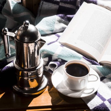 ev için sonbahar gün yerde sarılmanın