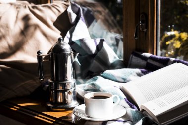 ev için sonbahar gün yerde sarılmanın