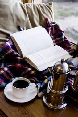 Sonbahar ya da kış gün boyunca evde sarılmanın yer